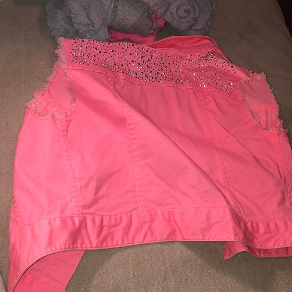 Pink vest - Picture 2 of 2